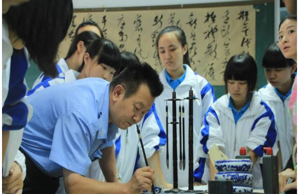 武侯高級中學(xué)的學(xué)費(fèi)是多少錢？