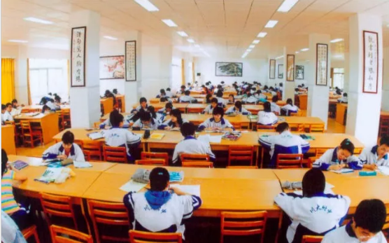 成都十二中（四川大學(xué)附屬中學(xué)）的升學(xué)率是多少？