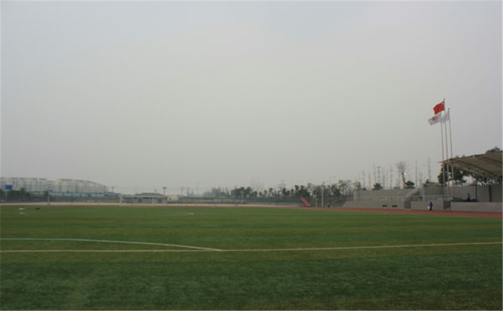 成都七中萬(wàn)達(dá)學(xué)校的高中住宿怎么樣？