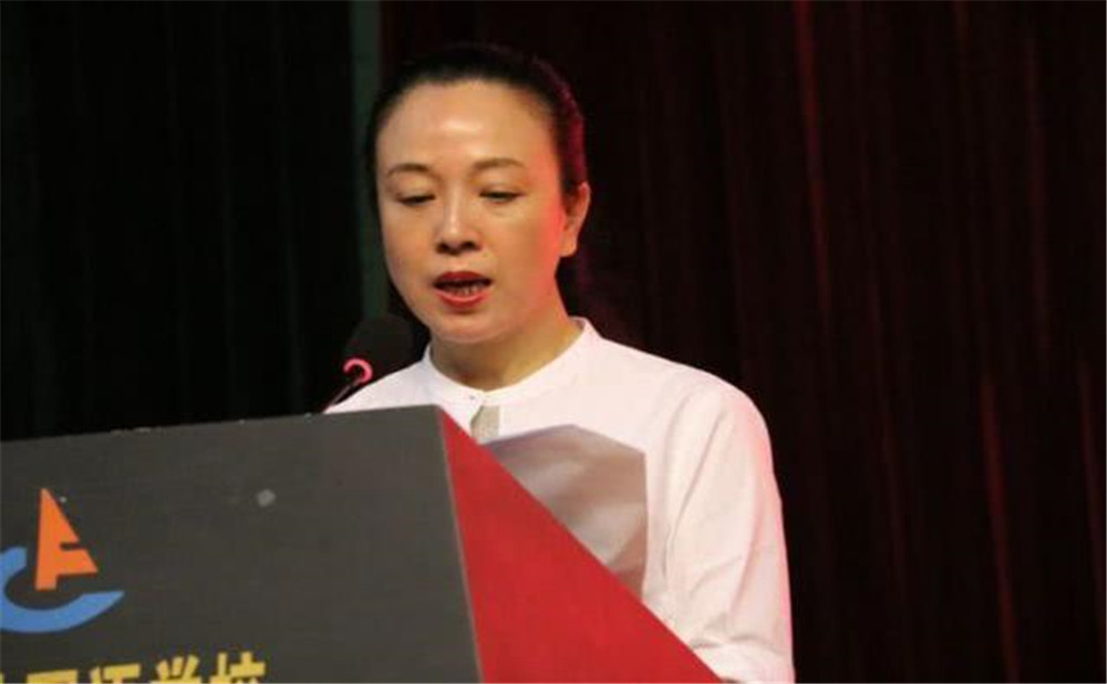 成都外國語學(xué)校的學(xué)費(fèi)是多少是多少？