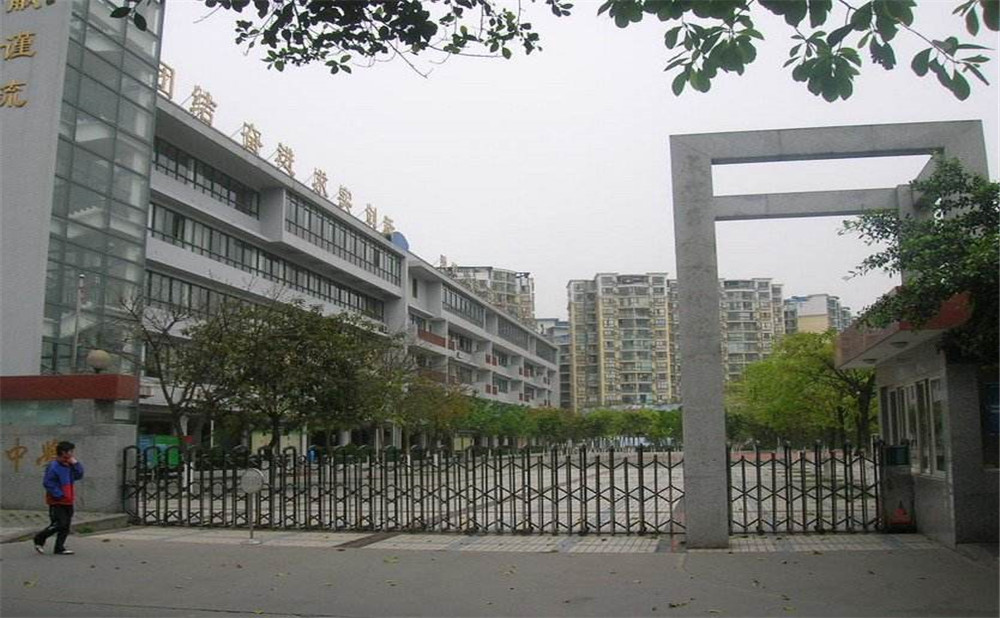 成都玉林中學的高中住宿怎么樣？
