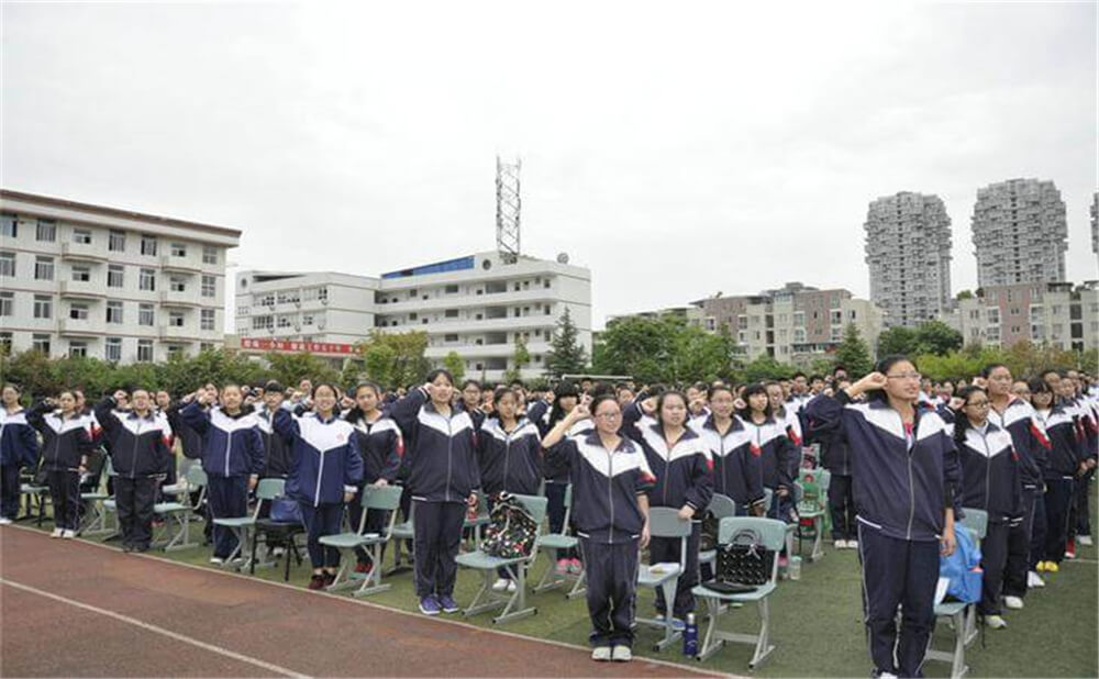 龍泉二中的高中住宿怎么樣？