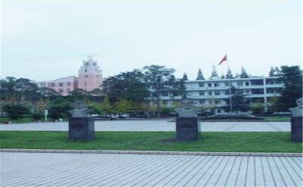郫縣二中高中宿舍怎么樣？
