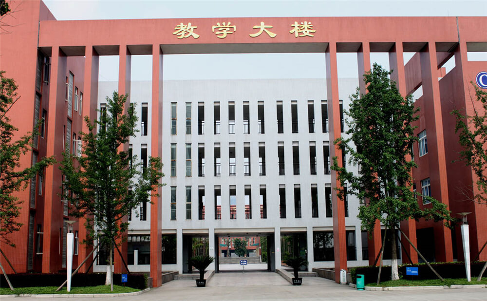 香城中學近三年的錄取分數是多少分？