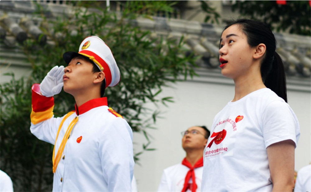 石室聯(lián)合中學(xué)蜀華分校一年的學(xué)費是多少？