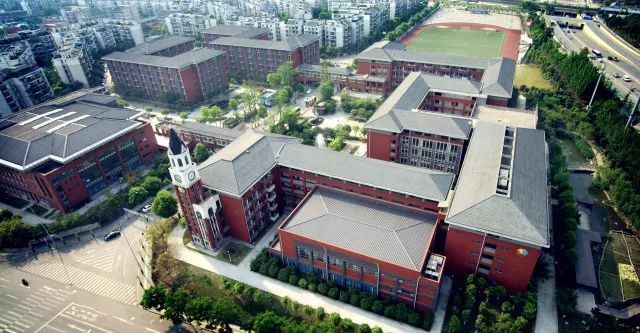 成都七中萬達學校的錄取分數(shù)線是多少？"image.png"