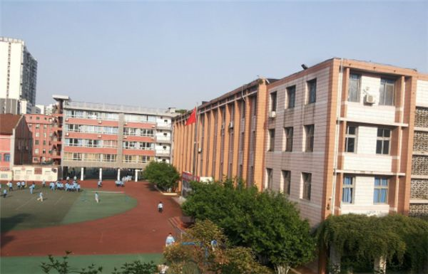 通錦中學(xué)的本科升學(xué)率是多少？