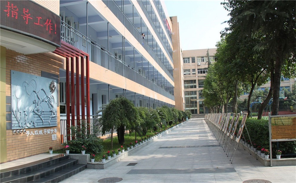2020年成都大學(xué)附屬中學(xué)計(jì)劃招多少人？