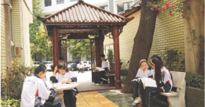 成都市第三十三中學(xué)的宿舍怎么樣？