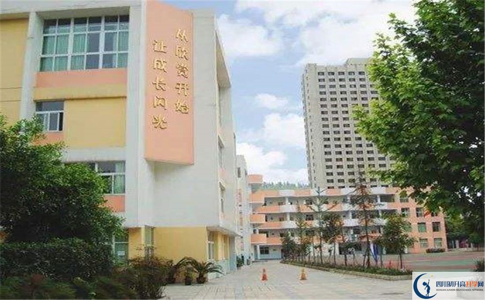 成都成飛中學(xué)高中本部的錄取分?jǐn)?shù)是多少？