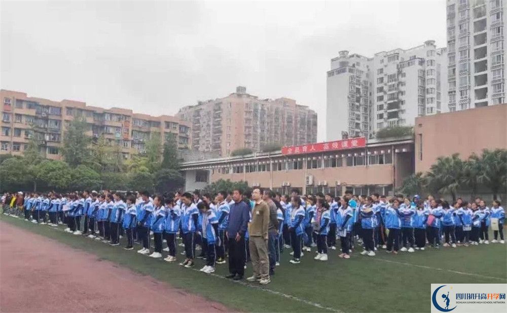 成都西藏中學(xué)初升高的學(xué)費(fèi)是多少？