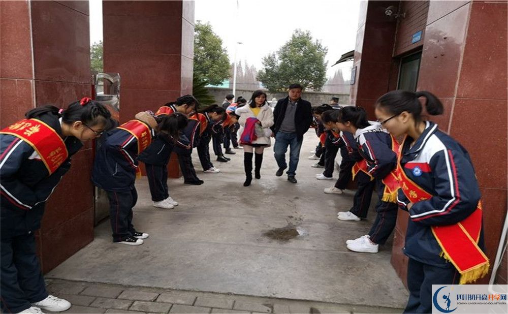 育才學(xué)校高中部錄取分?jǐn)?shù)是多少？