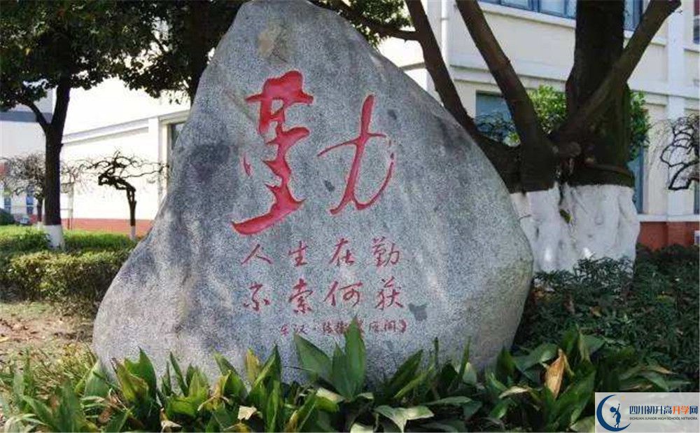 2020敖平中學(xué)初升高的學(xué)費(fèi)是多少？