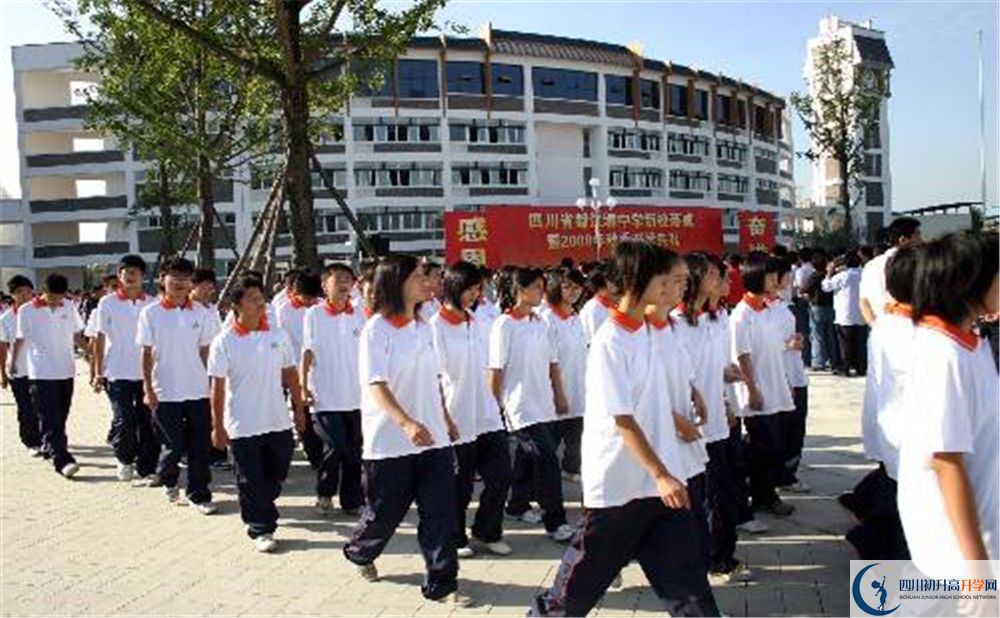 2020年都江堰中學(xué)初升高學(xué)費(fèi)是多少？