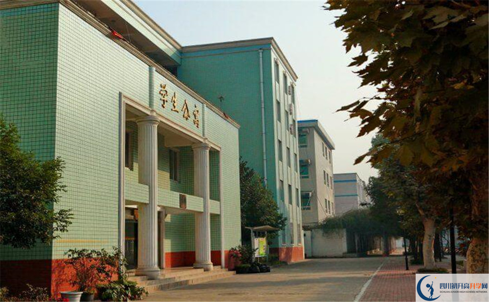 成都成飛中學2020年的分數(shù)線是多少？