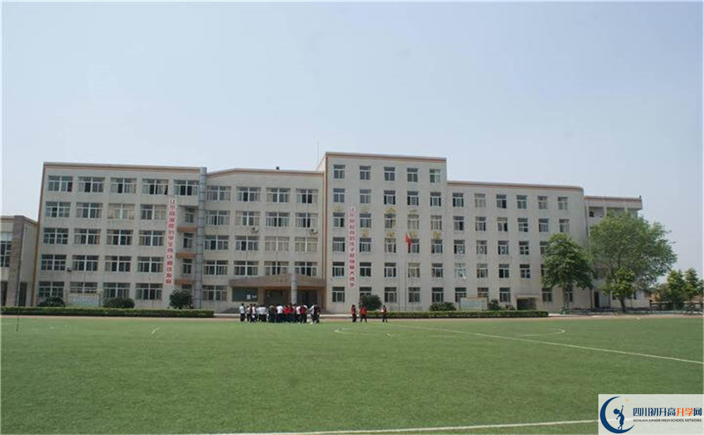 洛帶中學(xué)是個怎么樣的學(xué)校？