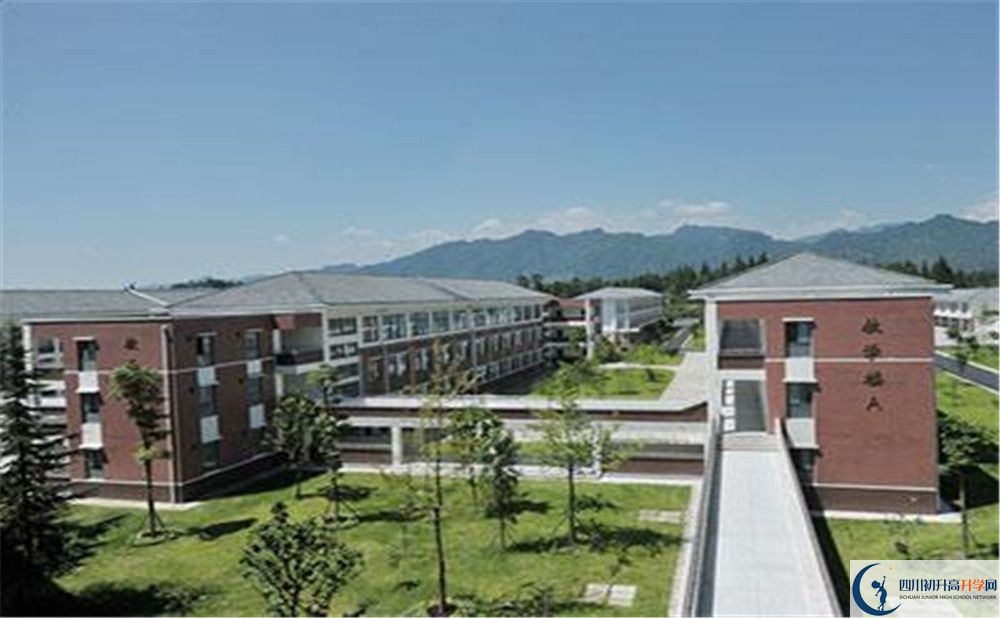 青城山高級中學(xué)是怎么樣的學(xué)校？