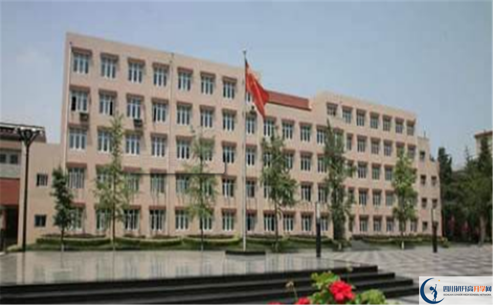 成都西藏中學(xué)的學(xué)費(fèi)大概多少？