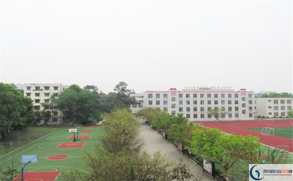 青白江中學(xué)初升高的分?jǐn)?shù)線是多少？