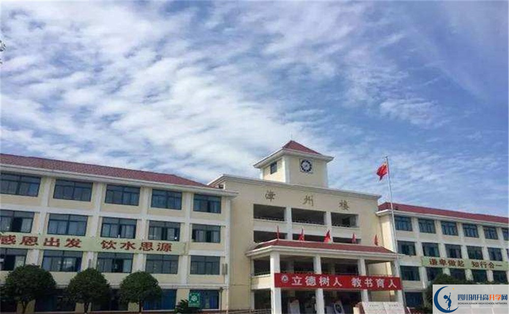 敖平中學(xué)的學(xué)費(fèi)大概是多少？