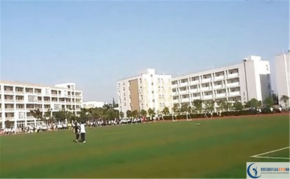 郫縣四中的學(xué)費大概多少？
