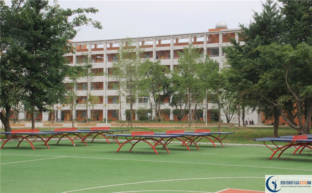 金堂實(shí)驗(yàn)中學(xué)的學(xué)費(fèi)大概是多少？