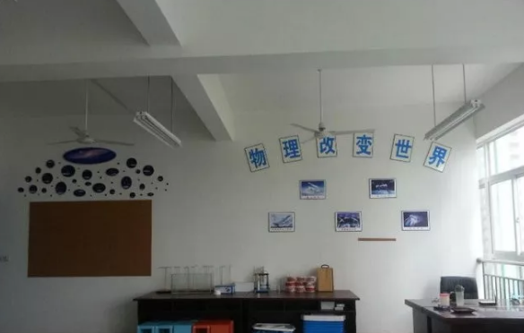中考成都市泡桐樹中學(xué)的招生分?jǐn)?shù)線是多少？