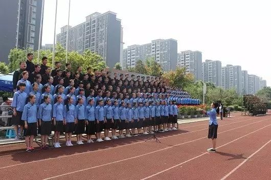 成都三十七中一年的學費是多少？