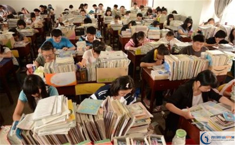 成都列五中學(xué)的招生分?jǐn)?shù)線是多少？