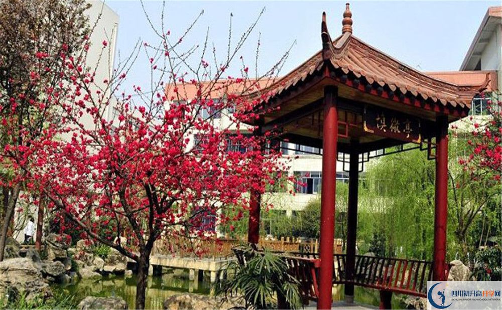 蜀城中學(xué)一年的學(xué)費(fèi)是多少？