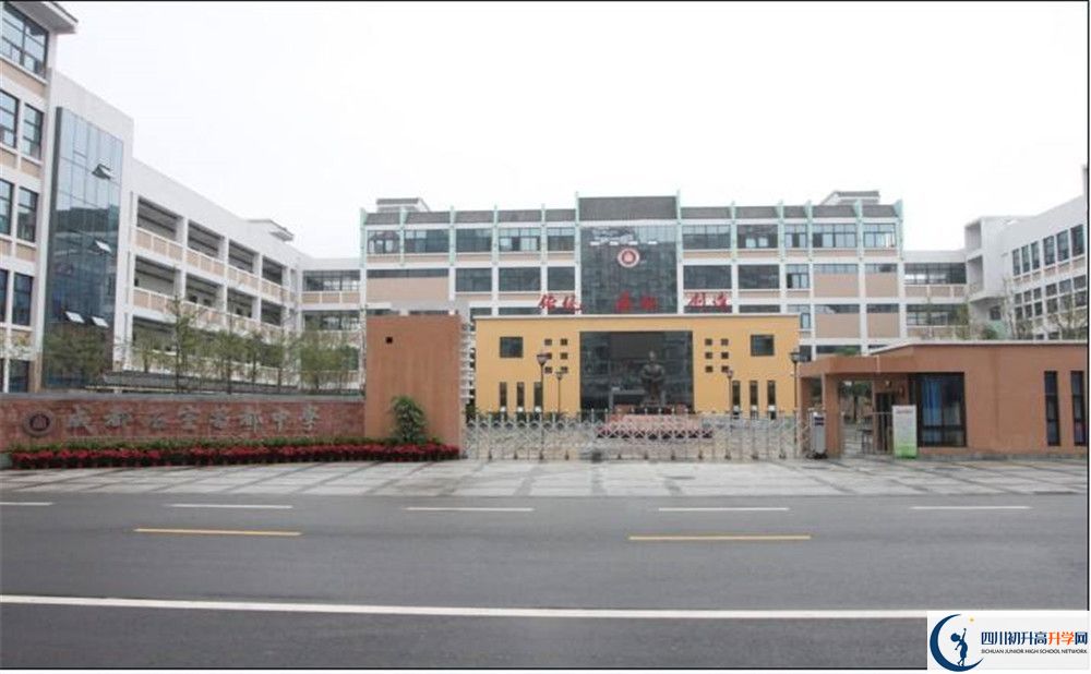 成都石室蜀都中學(xué)一年的學(xué)費(fèi)是多少錢？