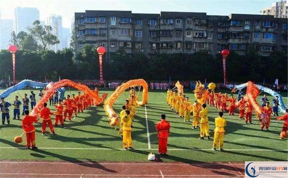 成都七中八一學(xué)校一學(xué)期的學(xué)費是多少？