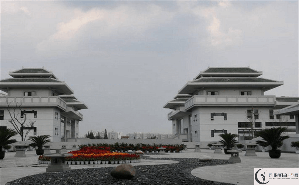 成都石室中學(xué)北湖校區(qū)一學(xué)期的學(xué)費(fèi)是多少錢？