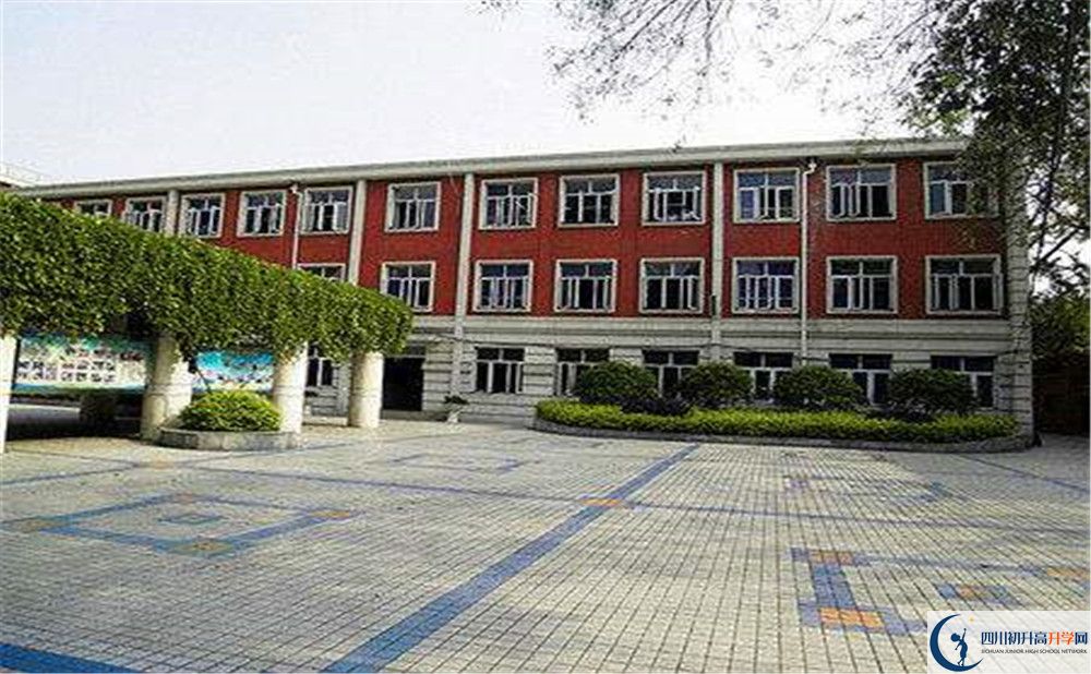成都樹德中學一學期的學費是多少？