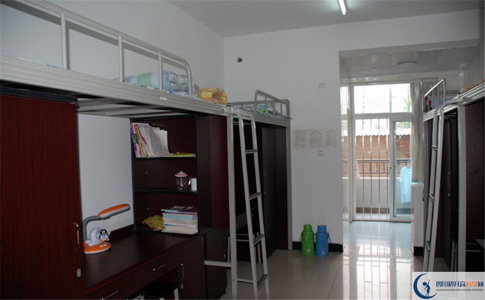 成都樹德中學(xué)光華校區(qū)的高中住宿好不好？