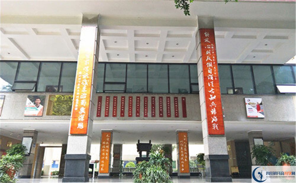 武侯高級(jí)中學(xué)一學(xué)期的學(xué)費(fèi)是多少？