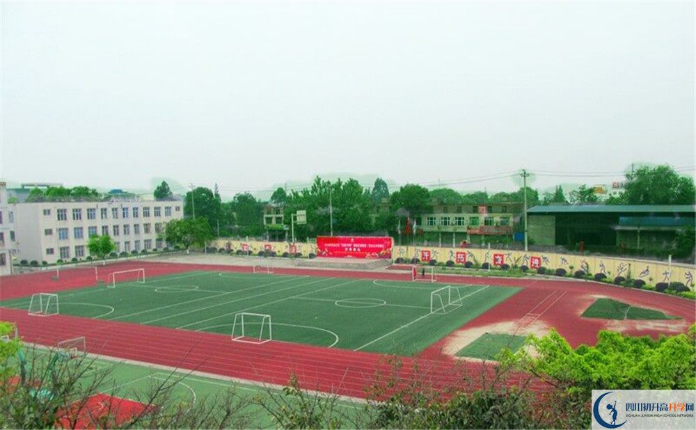 青白江中學(xué)一學(xué)期的學(xué)費(fèi)是多少？