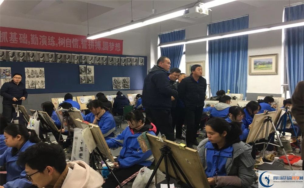 考成都市第三中學(xué)的分?jǐn)?shù)線是多少？
