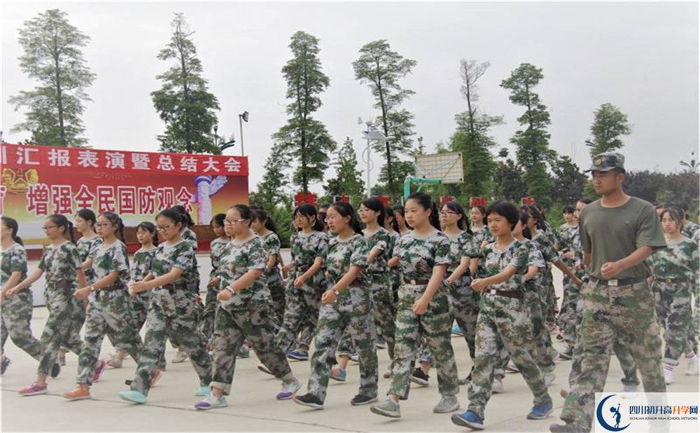 考成都市第十七中學(xué)的分?jǐn)?shù)線是多少？