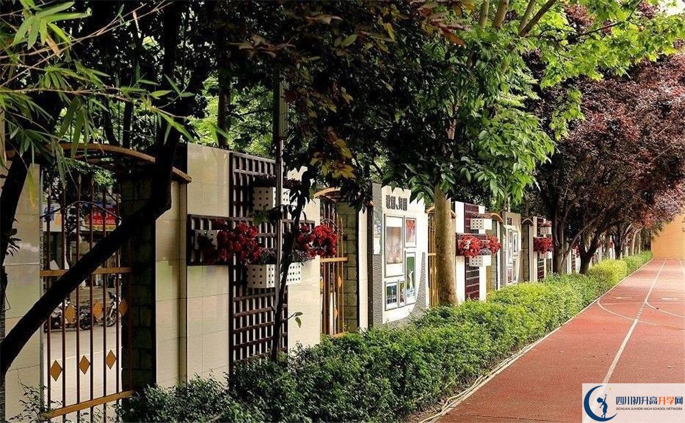 成都大學(xué)附屬中學(xué)一期的學(xué)費(fèi)是多少？
