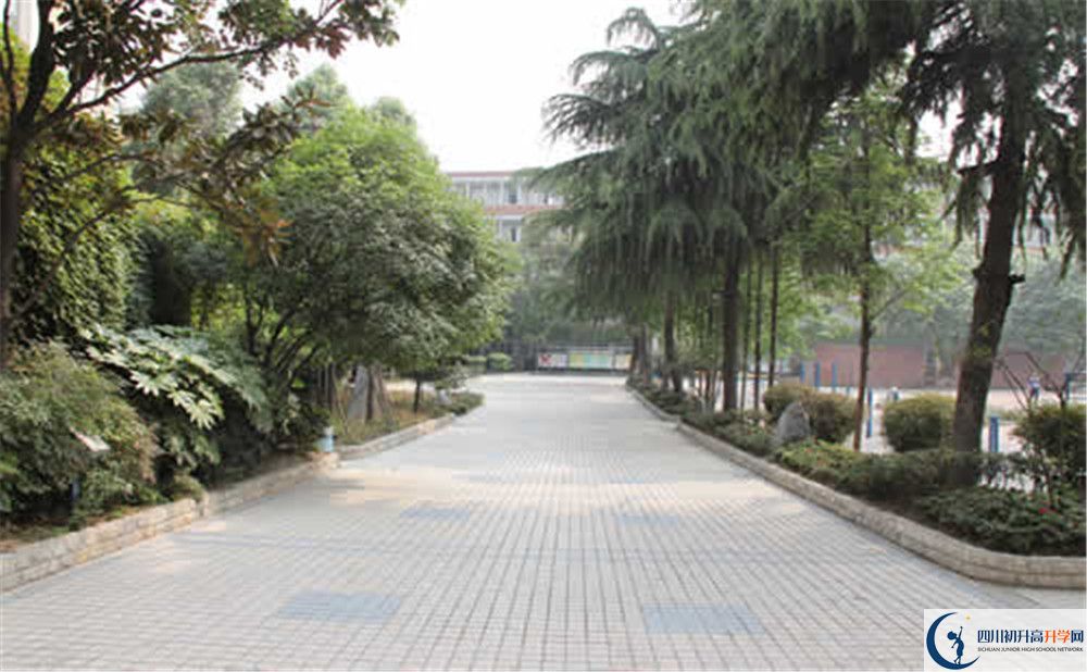 成都列五中學(xué)一期的學(xué)費(fèi)是多少？