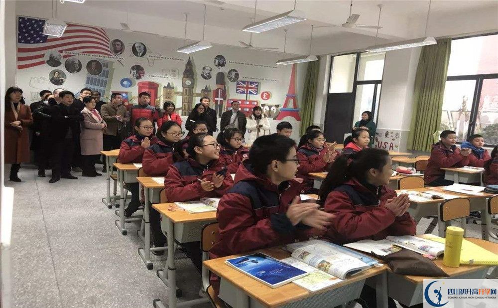 北京第二外國(guó)語學(xué)院成都附屬中學(xué)的學(xué)費(fèi)一期是多少？