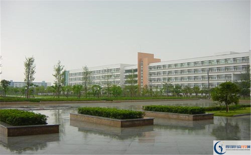考西南交通大學(xué)附屬中學(xué)的分?jǐn)?shù)線是多少？