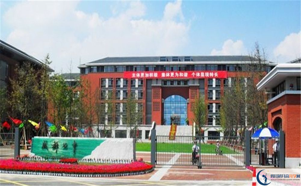 2020年成都七中嘉祥外國(guó)語(yǔ)學(xué)校高中的分?jǐn)?shù)線(xiàn)是多少？