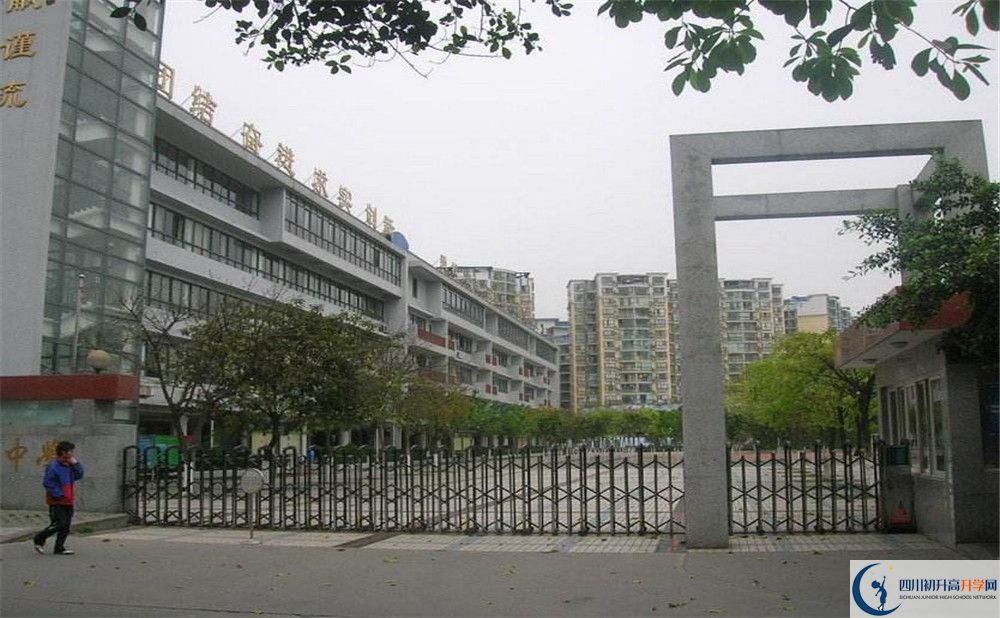 成都玉林中學高中歷年來的分數(shù)線是多少？
