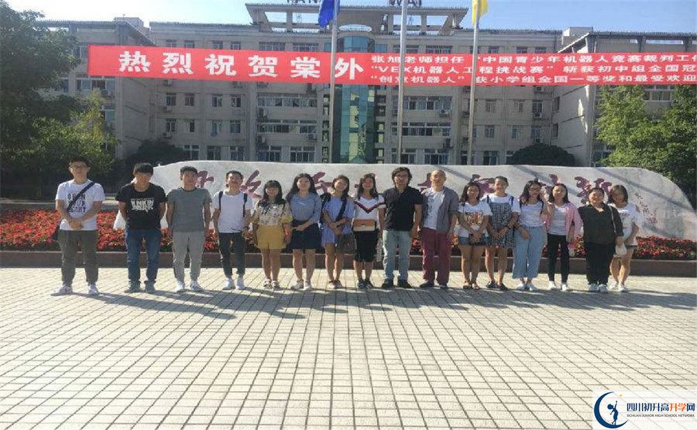 近幾年成都棠湖外國語學(xué)校高中錄取的分?jǐn)?shù)線是多少？