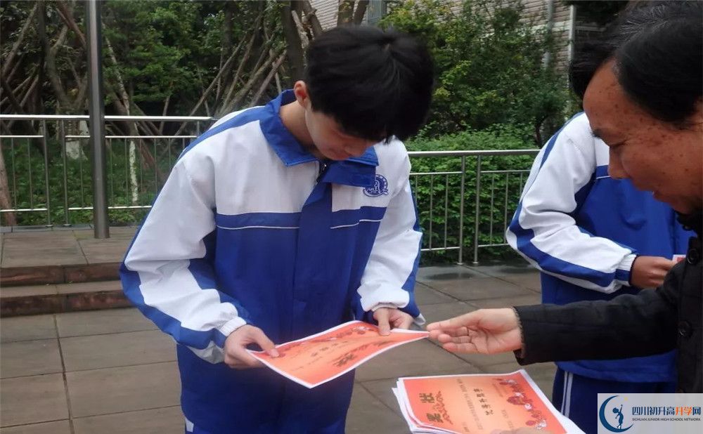 成都石室佳興外國(guó)語(yǔ)學(xué)校2020年錄取條件是什么？