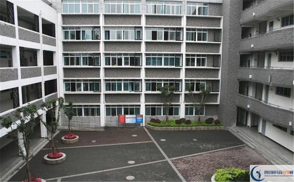 成都樹(shù)德協(xié)進(jìn)中學(xué)的住宿條件怎么樣？
