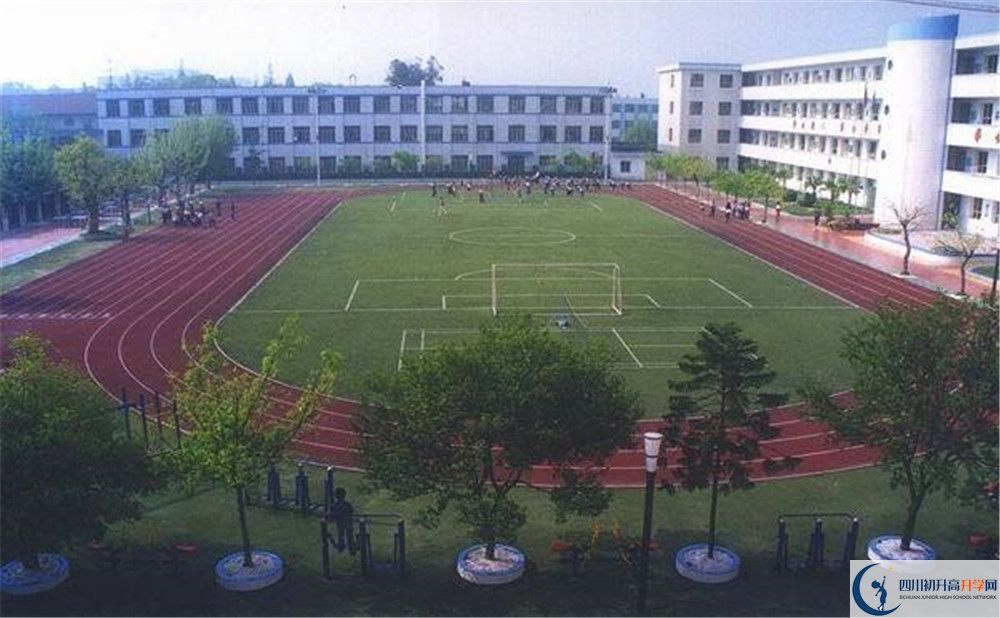 成都成飛中學(xué)住宿費(fèi)用是多少錢(qián)？