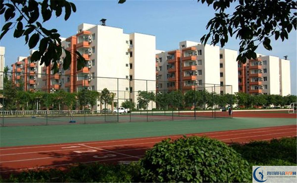 成都棠湖外國語學(xué)校住宿費用是多少？